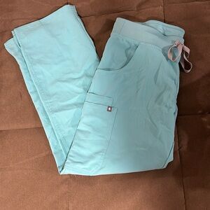 Figs Women’s Cade Cargo Scrub Pants